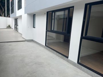 VENDO BONITO DPTO DE ESTRENO EN PRIMER PISO EN SURCO FRENTE A PARQUE