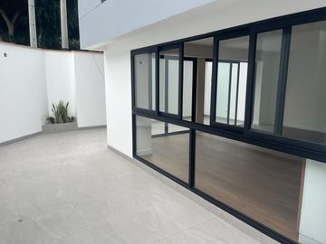 VENDO BONITO DPTO DE ESTRENO EN PRIMER PISO EN SURCO FRENTE A PARQUE