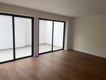 VENDO BONITO DPTO DE ESTRENO EN PRIMER PISO EN SURCO FRENTE A PARQUE