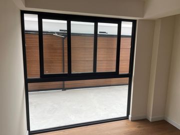 VENDO BONITO DPTO DE ESTRENO EN PRIMER PISO EN SURCO FRENTE A PARQUE