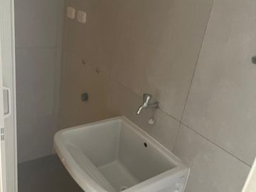VENDO BONITO DPTO DE ESTRENO EN PRIMER PISO EN SURCO FRENTE A PARQUE