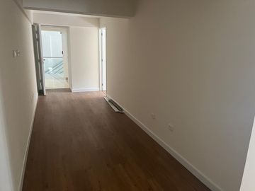 VENDO BONITO DPTO DE ESTRENO EN PRIMER PISO EN SURCO FRENTE A PARQUE
