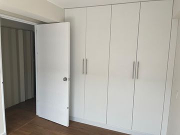 VENDO BONITO DPTO DE ESTRENO EN PRIMER PISO EN SURCO FRENTE A PARQUE