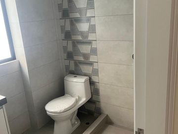 VENDO BONITO DPTO DE ESTRENO EN PRIMER PISO EN SURCO FRENTE A PARQUE