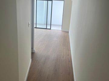 VENDO BONITO DPTO DE ESTRENO EN PRIMER PISO EN SURCO FRENTE A PARQUE