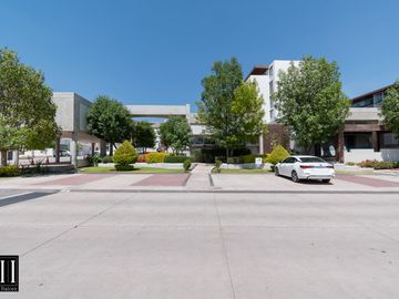 CASA EN VENTA MILENIO III, CONDOMINIO CON AMENIDADES, EXCELENTE VISTA, TODOS LOS SERVICIOS.