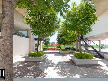 CASA EN VENTA MILENIO III, CONDOMINIO CON AMENIDADES, EXCELENTE VISTA, TODOS LOS SERVICIOS.