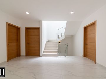 CASA EN VENTA MILENIO III, CONDOMINIO CON AMENIDADES, EXCELENTE VISTA, TODOS LOS SERVICIOS.