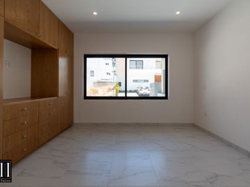 CASA EN VENTA MILENIO III, CONDOMINIO CON AMENIDADES, EXCELENTE VISTA, TODOS LOS SERVICIOS.