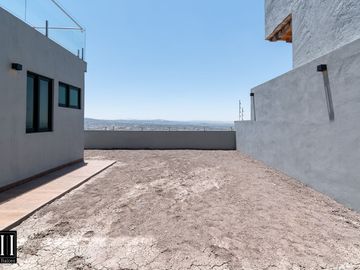 CASA EN VENTA MILENIO III, CONDOMINIO CON AMENIDADES, EXCELENTE VISTA, TODOS LOS SERVICIOS.