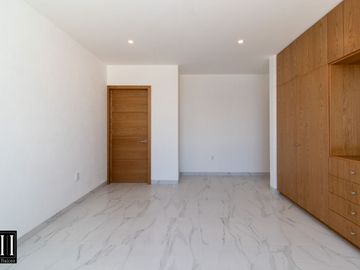 CASA EN VENTA MILENIO III, CONDOMINIO CON AMENIDADES, EXCELENTE VISTA, TODOS LOS SERVICIOS.