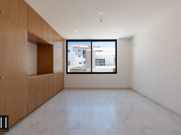 CASA EN VENTA MILENIO III, CONDOMINIO CON AMENIDADES, EXCELENTE VISTA, TODOS LOS SERVICIOS.