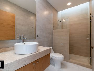 CASA EN VENTA MILENIO III, CONDOMINIO CON AMENIDADES, EXCELENTE VISTA, TODOS LOS SERVICIOS.
