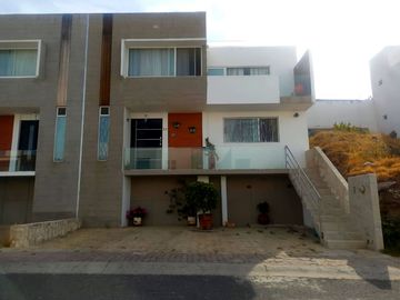 Casa en VENTA en Querétaro ¡Punta esmeralda, Corregidora! Recamara en Planta Baja