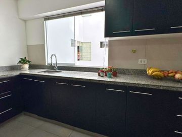 Hermoso Dpto a Dos Cdras del Malecón Cisneros, 3 dormitorios, Muy Iluminado, Venta en Miraflores