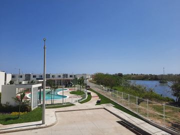 Amplia Vivienda Residencial en Clúster con Alberca