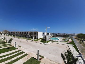 Amplia Vivienda Residencial en Clúster con Alberca