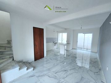 Amplia Vivienda Residencial en Clúster con Alberca
