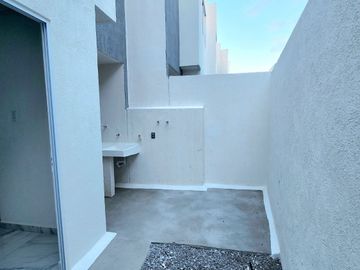 Amplia Vivienda Residencial en Clúster con Alberca