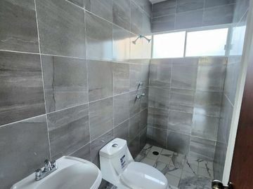 Amplia Vivienda Residencial en Clúster con Alberca