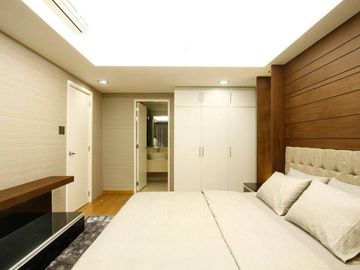 1BR CONDO; ST FRANCIS SHANGRI-LA PLACE TOWER 1 - MANDALUYONG CITY - FOR SALE