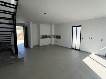 EXCELENTE PROPIEDAD EN FRACCIONAMIENTO SANTA FE