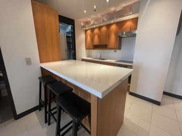 Corner Unit For Sale in Fairways BGC Taguig