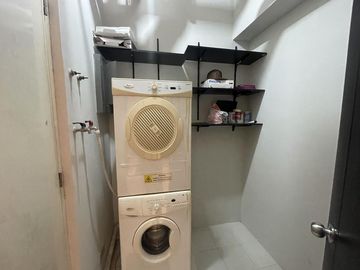 Corner Unit For Sale in Fairways BGC Taguig
