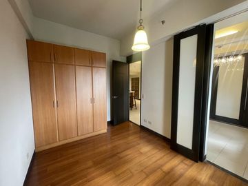 Corner Unit For Sale in Fairways BGC Taguig