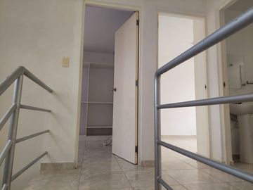 VENTA CASA FRENTE A PARQUE EN URB. 
