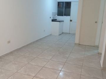 VENTA CASA FRENTE A PARQUE EN URB. 