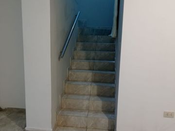 VENTA CASA FRENTE A PARQUE EN URB. 