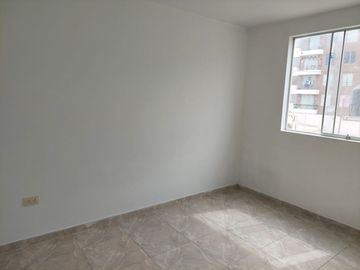 VENTA CASA FRENTE A PARQUE EN URB. 