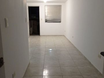VENTA CASA FRENTE A PARQUE EN URB. 