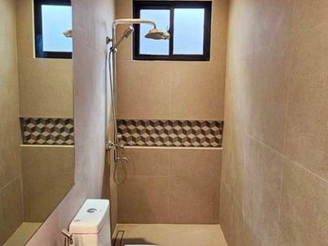 Bungalow House and Lot for Sale – 2-Storey House in BF Homes, Las Pinas City