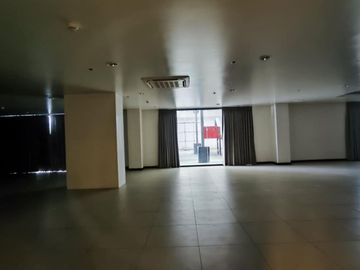 Corner Unit For Sale in Solstice Tower, Makati City