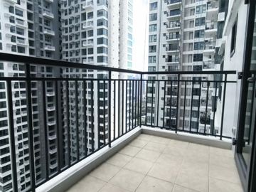 Corner Unit For Sale in Solstice Tower, Makati City