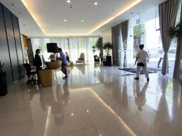 Corner Unit For Sale in Solstice Tower, Makati City