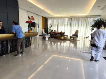 Corner Unit For Sale in Solstice Tower, Makati City
