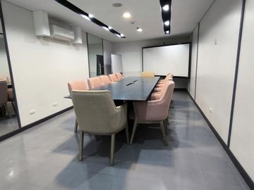 Corner Unit For Sale in Solstice Tower, Makati City