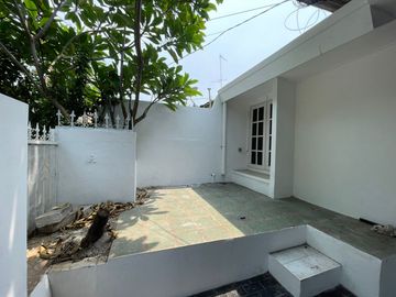 Rumah 2 lantai Parkit di Sektor 2 - Bintaro, Jakarta Selatan