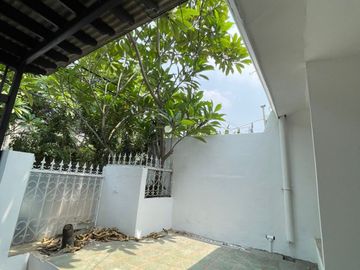 Rumah 2 lantai Parkit di Sektor 2 - Bintaro, Jakarta Selatan
