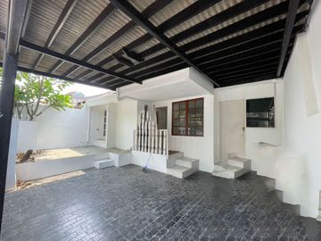 Rumah 2 lantai Parkit di Sektor 2 - Bintaro, Jakarta Selatan