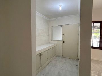 Rumah 2 lantai Parkit di Sektor 2 - Bintaro, Jakarta Selatan