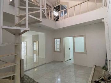 Rumah 2 lantai Parkit di Sektor 2 - Bintaro, Jakarta Selatan