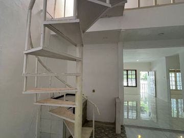 Rumah 2 lantai Parkit di Sektor 2 - Bintaro, Jakarta Selatan