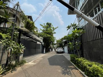 Rumah 2 lantai Parkit di Sektor 2 - Bintaro, Jakarta Selatan
