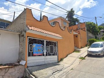 PRECIOSA Y AMPLIA CASA IDEAL PARA INVERSIONISTAS, FRENTE A GALERÍAS ATIZAPAN -NO CRÉDITOS-