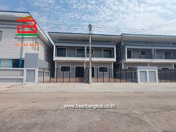 ทาวน์เฮาส์ หมู่บ้าน กฤษดาเพลส หลังริม เนื้อที่ 34 ตรว. ถนนกาญจนาภิเษก ต.คลองห้า อ.คลองหลวง จ.ปทุมธานี