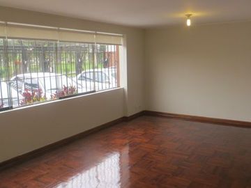 DPTO EN ALQUILER FRENTE A PARQUE EN LA AURORA: 3 DORM, 2 BAÑ, S/3,600